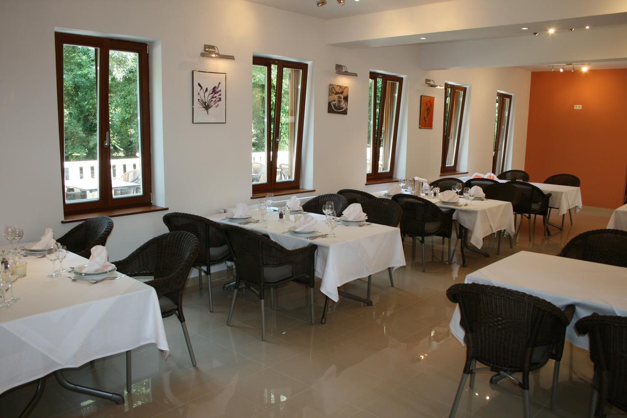 Hotel Roski Slap Drnis Exterior photo